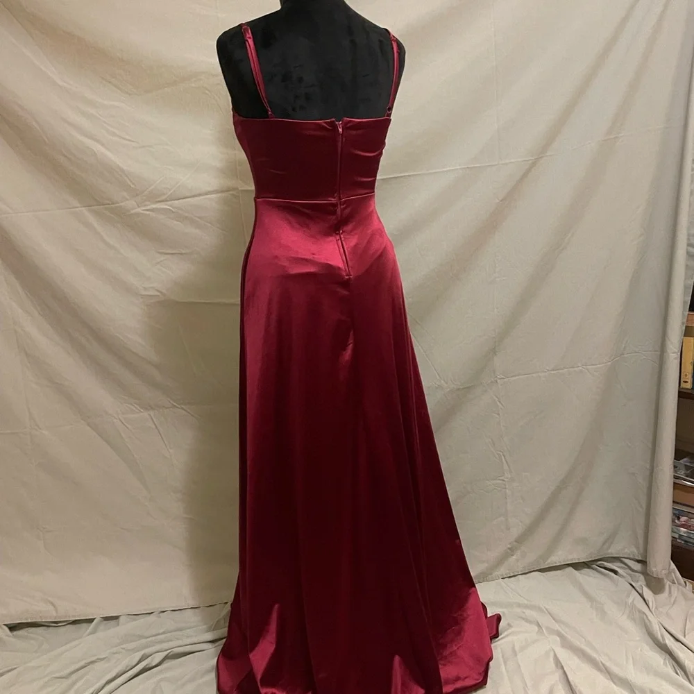 Size 5 juniors red semi-formal gown - Picture 3 of 4